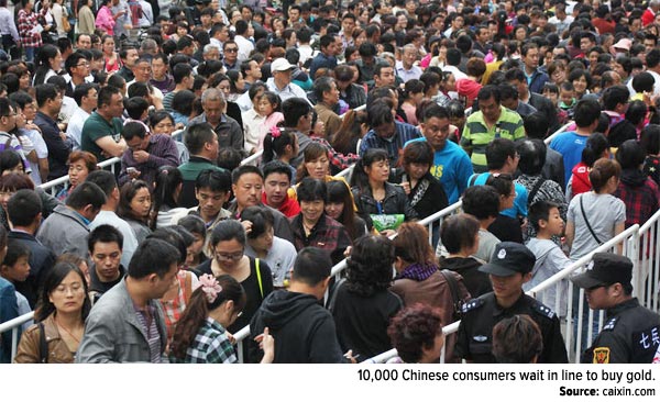 10,000 Chinese consumers wait in line to buy gold.